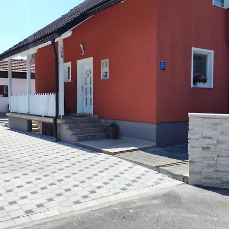 Apartment Igor - Holiday Home Ostarije المظهر الخارجي الصورة